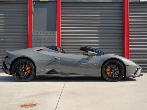 Used 2021 Lamborghini Huracan EVO image 9