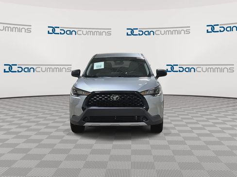 Used 2024 Toyota Corolla Cross L AWD/4WD image 3