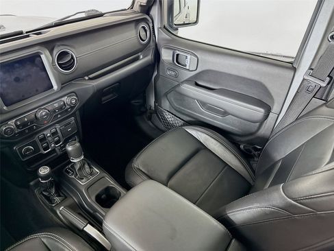 Used 2020 Jeep Gladiator Overland AWD/4WD image 25