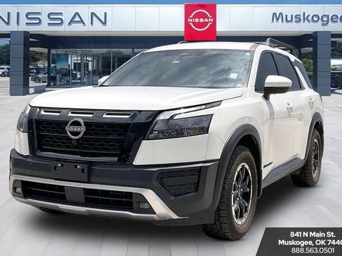 Used 2025 Nissan Pathfinder Rock Creek AWD/4WD image 3