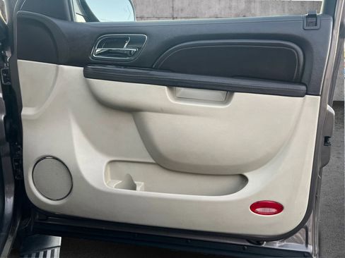 Used 2014 Cadillac Escalade Platinum image 21