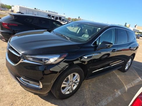 Used 2019 Buick Enclave Essence image 2