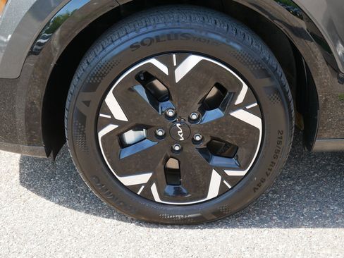 Certified 2024 Kia Niro Wind w/ Wind Preserve Package FWD image 15