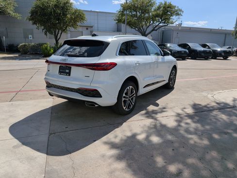 Used 2025 Audi Q5 Premium Plus w/ Premium Plus AWD/4WD image 10