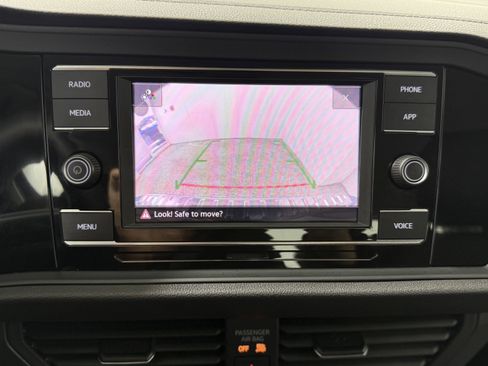 Certified 2023 Volkswagen Jetta SE image 18
