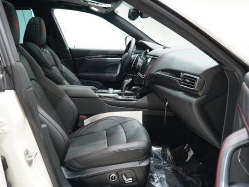 Used 2024 Maserati Levante GT Ultima image 40