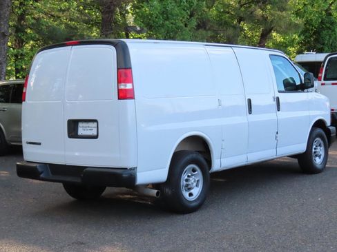 Used 2018 Chevrolet Express 3500 w/ Driver Convenience Package RWD image 8