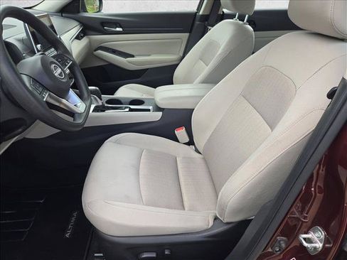 Used 2025 Nissan Altima 2.5 SV FWD image 15