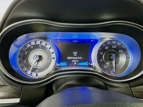 Used 2020 Chrysler 300 Touring L w/ Value Package image 12