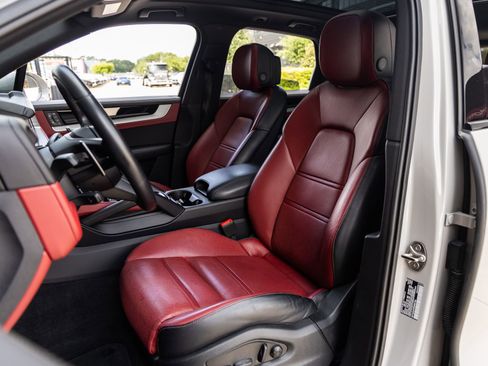 Certified 2024 Porsche Cayenne image 5