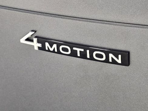 Used 2024 Volkswagen Tiguan SEL R-Line AWD/4WD image 8