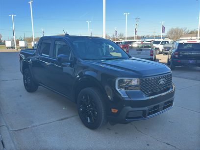 New 2025 Ford Maverick Lariat w/ Black Appearance Package
