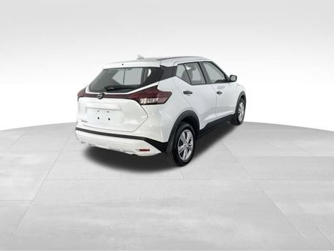 Used 2025 Nissan Kicks Play S FWD image 5