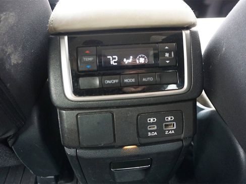 Used 2023 Subaru Ascent Premium w/ Convenience Package image 15