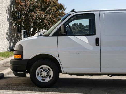 Used 2020 Chevrolet Express 2500 image 16