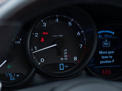 Certified 2025 Porsche Macan image 24