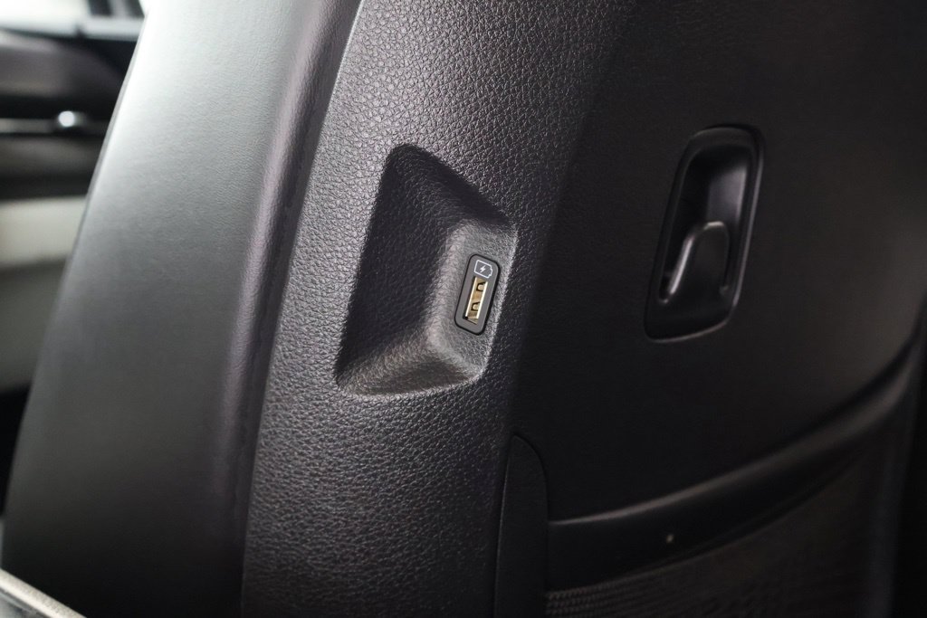 Used 2023 Kia Carnival EX FWD image 35