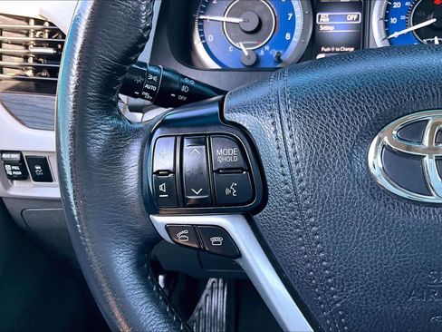 Used 2017 Toyota Sienna XLE FWD image 22
