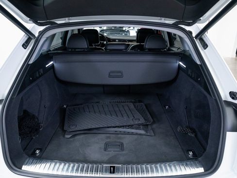 Used 2019 Audi e-tron Prestige w/ Prestige Package image 8