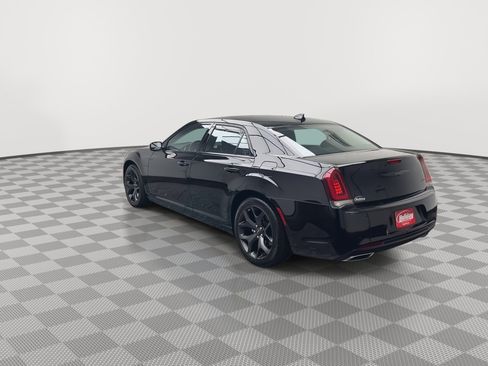Used 2022 Chrysler 300 Touring w/ Sport Appearance Package image 2