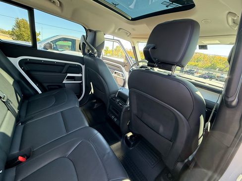 Used 2024 Land Rover Defender 110 S image 44