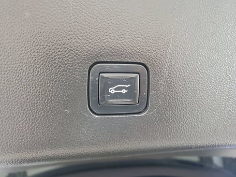 Used 2020 Chevrolet Traverse LT w/ LPO, Floor Liner Package AWD/4WD image 28