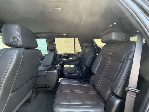 Used 2026 Chevrolet Tahoe High Country AWD/4WD image 17