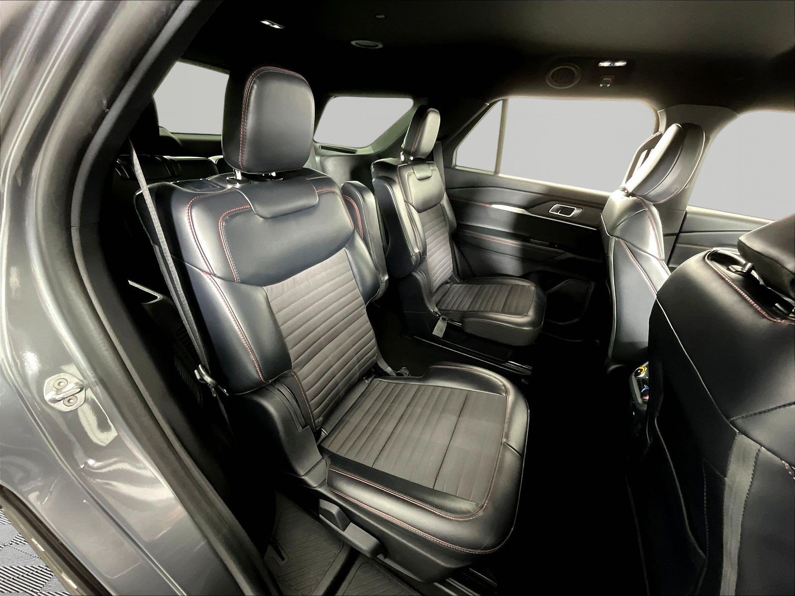 Used 2025 Ford Explorer ST-Line AWD/4WD image 26