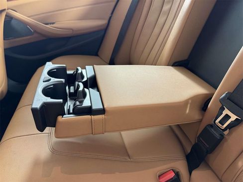 Used 2023 BMW 530i xDrive w/ Premium Package image 33