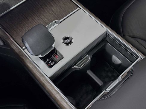 New 2025 Land Rover Range Rover Long Wheelbase SE image 18