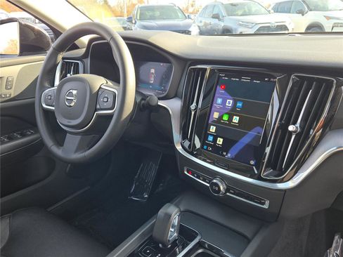 Used 2024 Volvo S60 B5 Core image 8