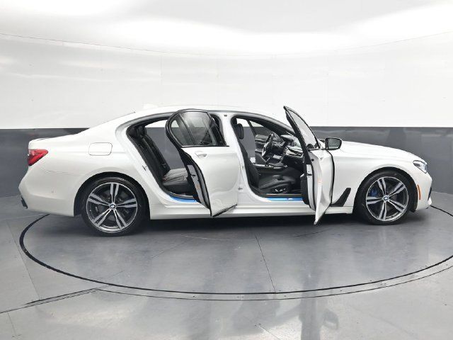 Used 2019 BMW 750i xDrive w/ Executive Package AWD/4WD image 39