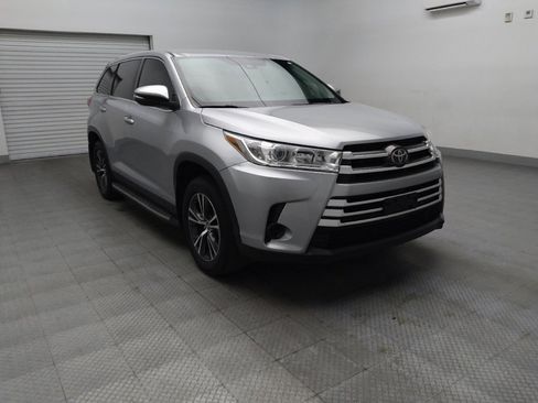 Used 2019 Toyota Highlander LE FWD image 13