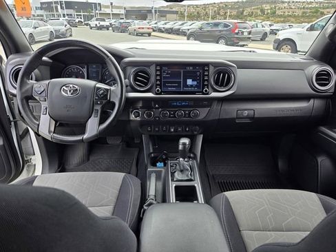 Used 2021 Toyota Tacoma TRD Sport w/ Technology Package AWD/4WD image 15
