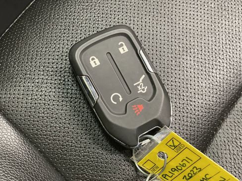 Used 2023 GMC Terrain SLT image 30