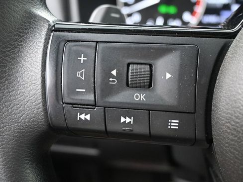 Used 2022 Nissan Rogue SV FWD image 17