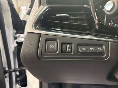 Used 2024 Cadillac XT6 Premium Luxury w/ Technology Package AWD/4WD image 23