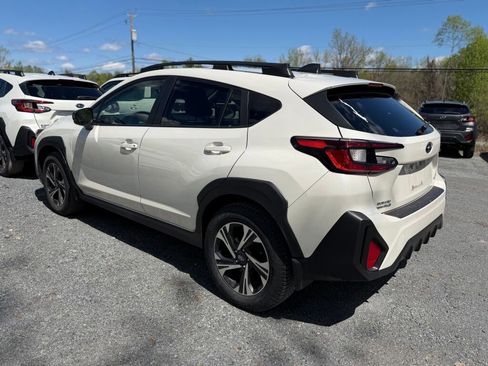 Used 2024 Subaru Crosstrek 2.0i Premium AWD/4WD image 3
