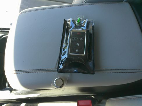 Used 2022 Jeep Grand Cherokee L Overland w/ Luxury Tech Group IV image 41