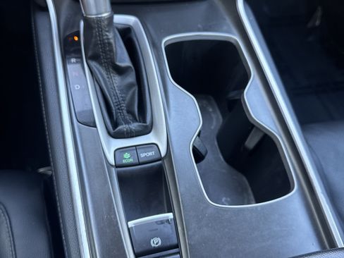 Used 2018 Honda Accord Touring image 23
