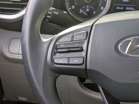 Certified 2021 Hyundai Venue image 13