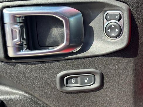 Used 2025 Jeep Wrangler Unlimited Sport AWD/4WD image 20