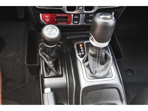 Used 2024 Jeep Wrangler Unlimited Rubicon AWD/4WD image 27