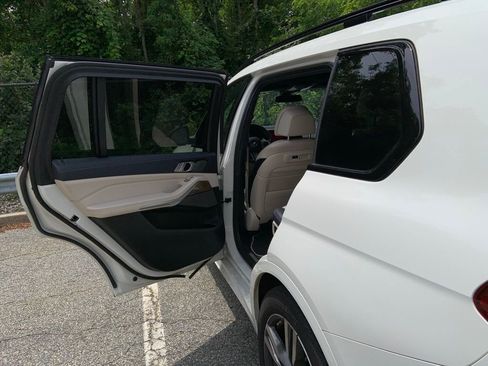 Used 2020 BMW X7 M50i image 12