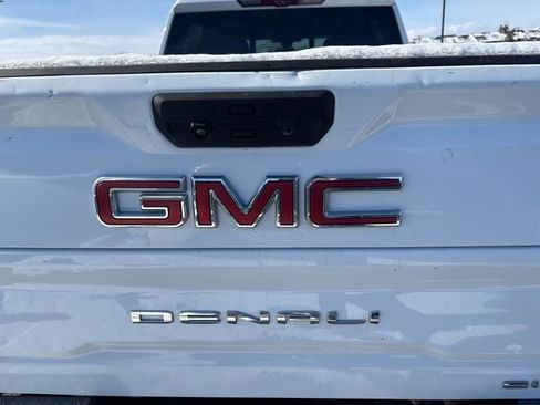 Used 2022 GMC Sierra 2500 Denali w/ Denali Ultimate Package image 17