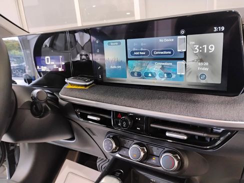 Used 2025 Nissan Kicks SV w/ SV Premium Package image 86