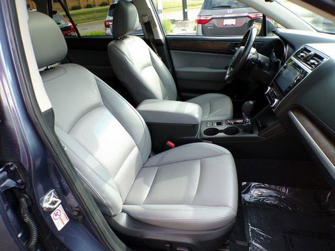 Used 2018 Subaru Outback 2.5i Limited AWD/4WD image 18