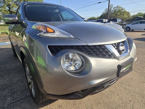 Used 2017 Nissan Juke SV w/ Technology Package FWD image 6