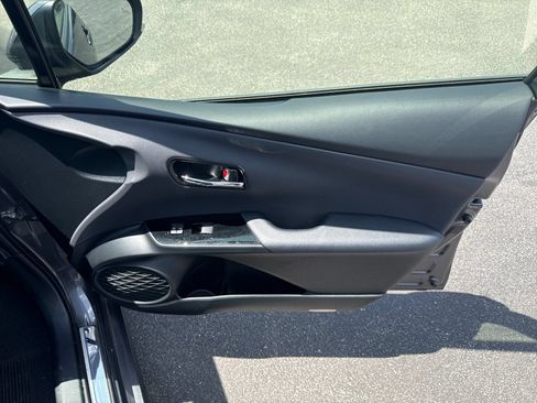 Used 2022 Toyota Prius XLE FWD image 27