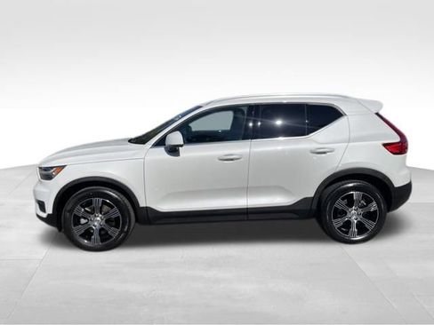 Used 2022 Volvo XC40 T5 Inscription w/ Climate Package image 2